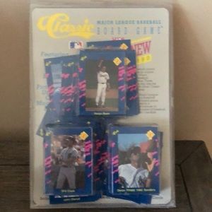 Classic 1990 MLB Board game w/ 150 cards